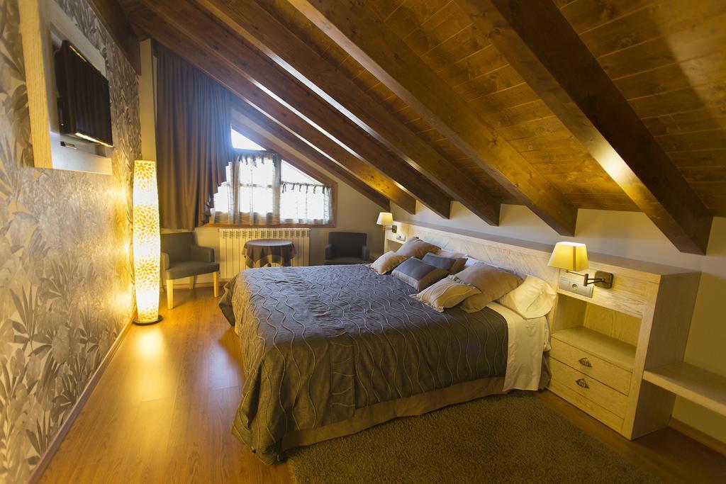 Apartamentos El Rincon De Benas Benasque Room photo
