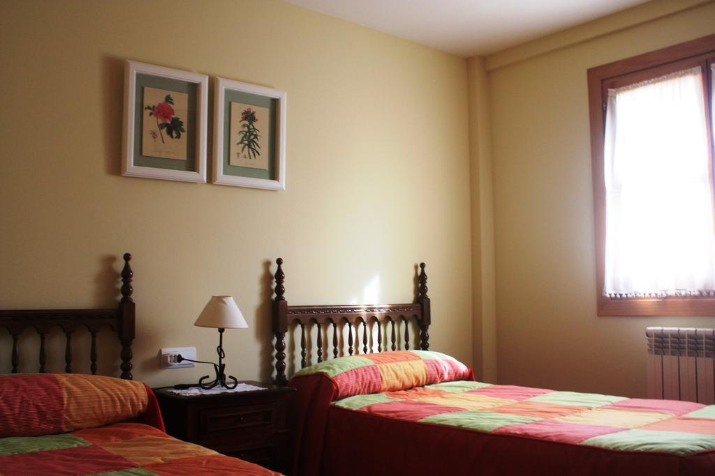 Apartamentos El Rincon De Benas Benasque Room photo
