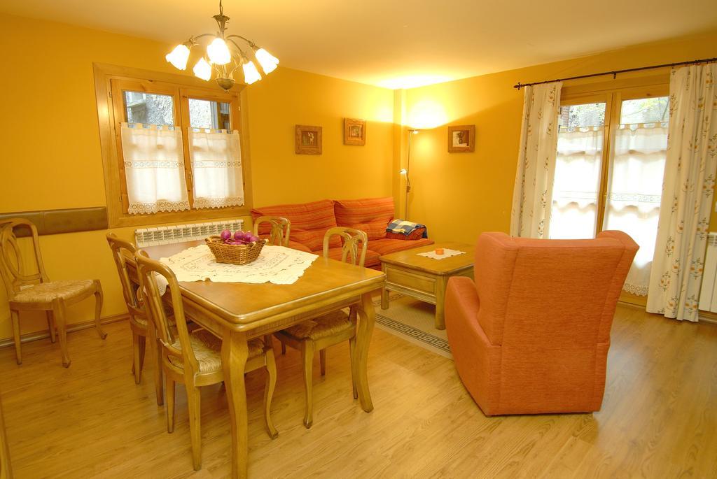 Apartamentos El Rincon De Benas Benasque Room photo