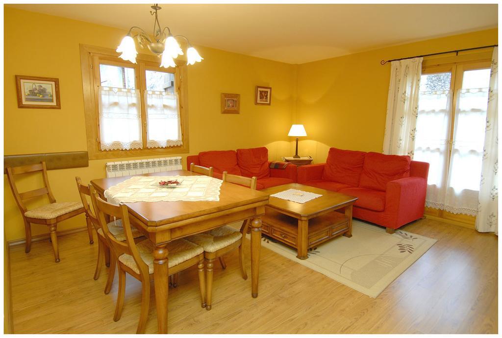Apartamentos El Rincon De Benas Benasque Room photo