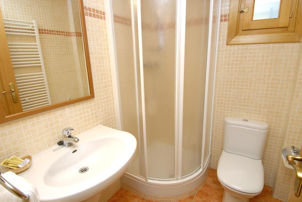 Apartamentos El Rincon De Benas Benasque Room photo