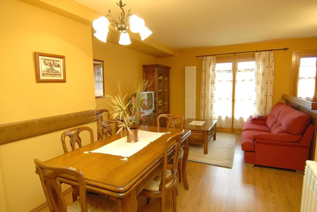 Apartamentos El Rincon De Benas Benasque Room photo